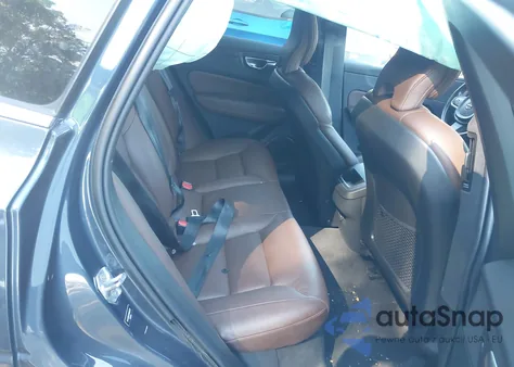 2021 Volvo Xc60 T5 Momentum z USA, uszkodzony, nr VIN YV4102DK2M1846512